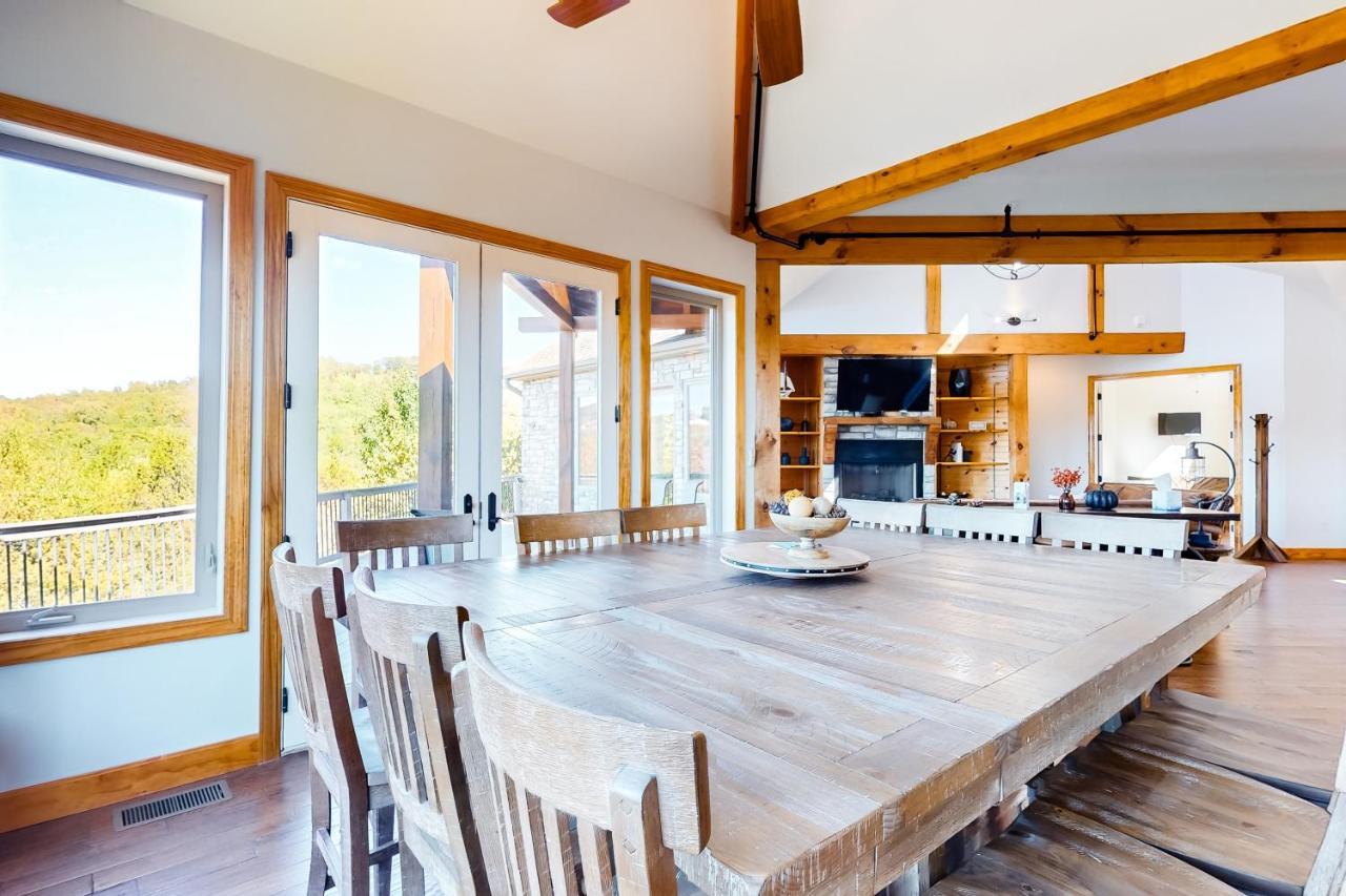 Treetop View Sanctuary * Branson
