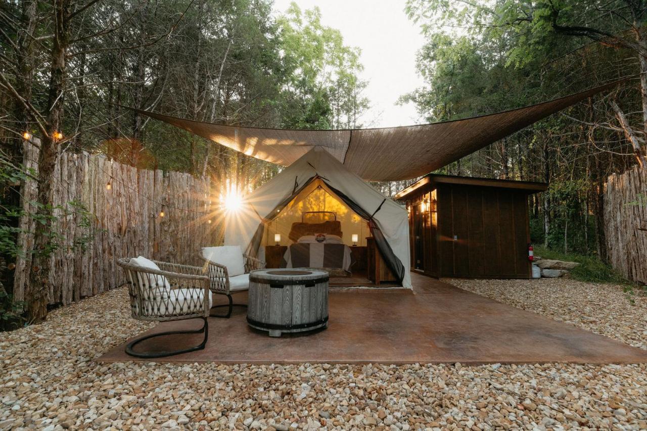 Luxury tent Cozy Unique Glamping On 53 Acres - Bedrock Site *