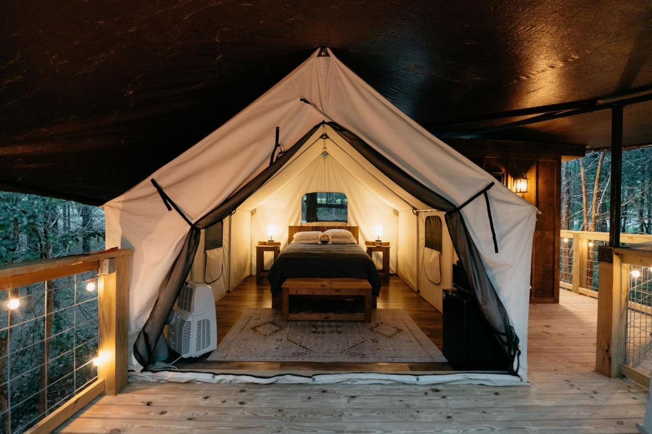 Treehouse Cozy Glamping Site Luxury tent Branson