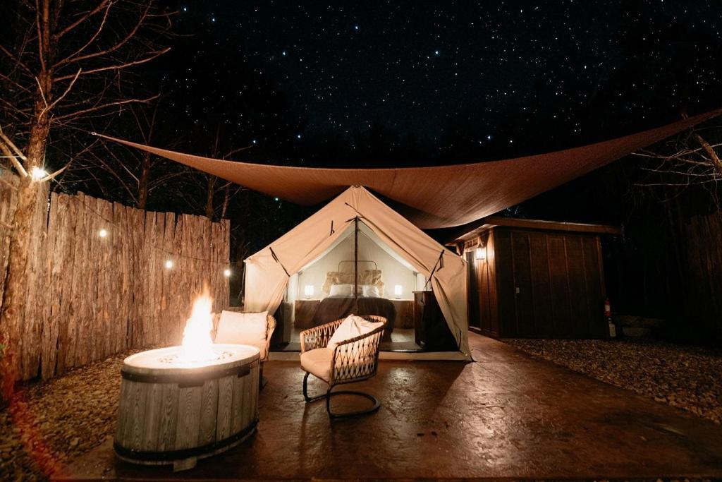 Cozy Unique Glamping On 53 Acres - Bedrock Site
