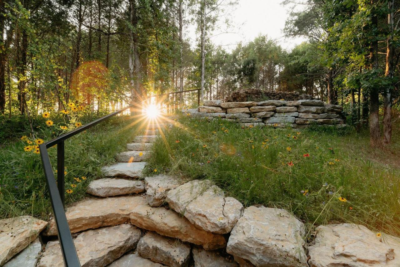 Cozy Unique Glamping On 53 Acres - Bedrock Site Luxury tent *