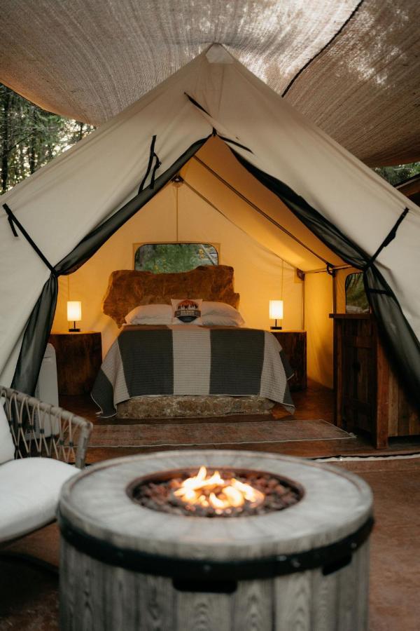 Cozy Unique Glamping On 53 Acres - Bedrock Site Luxury tent