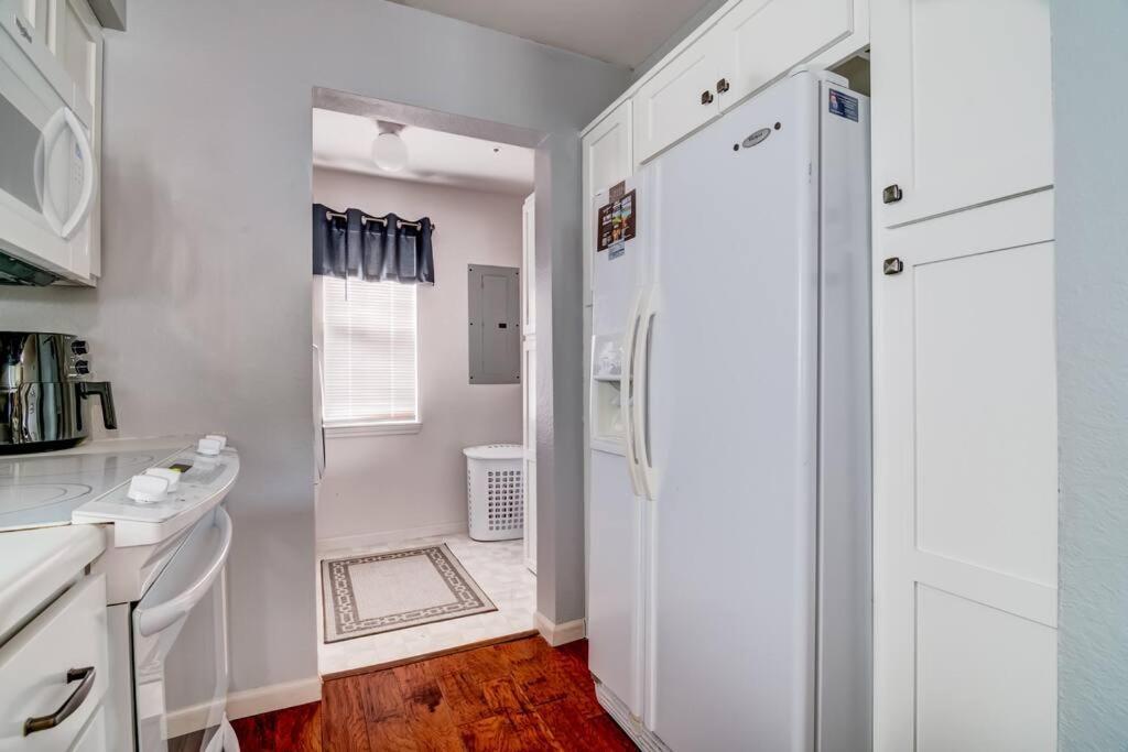 Tranquil 2-bedroom Pointe Royale Apartment *