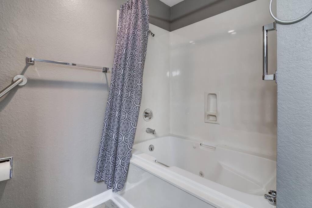 Tranquil 2-bedroom Pointe Royale *