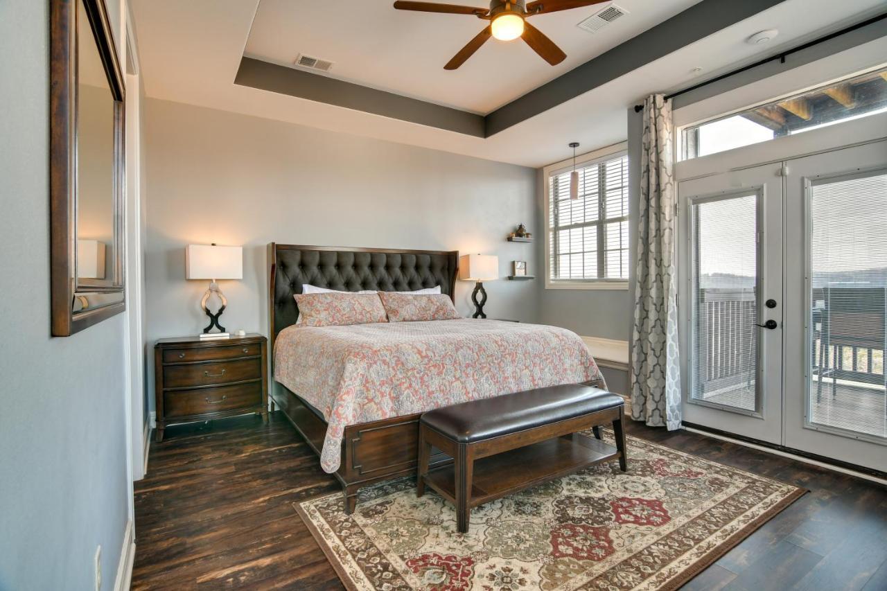 With Pool Near Silver Dollar City! Apartment *