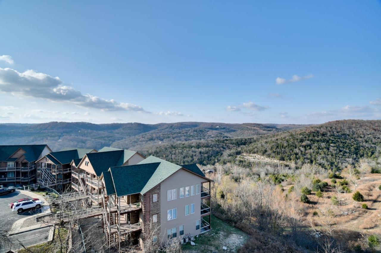 Apartment With Pool Near Silver Dollar City!