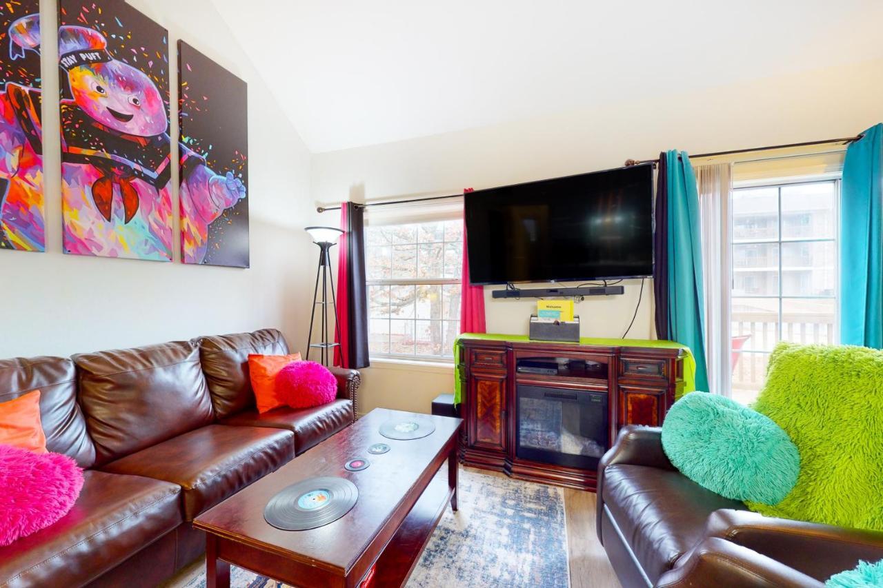 Apartment Retro Color Retreat Branson