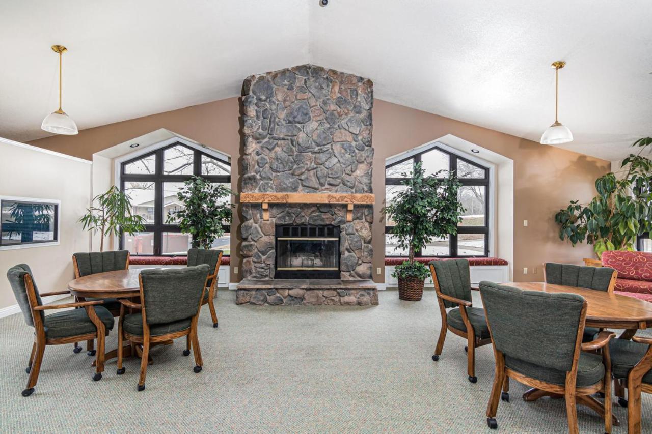 Apartment Thousand Hills Foothills F-6