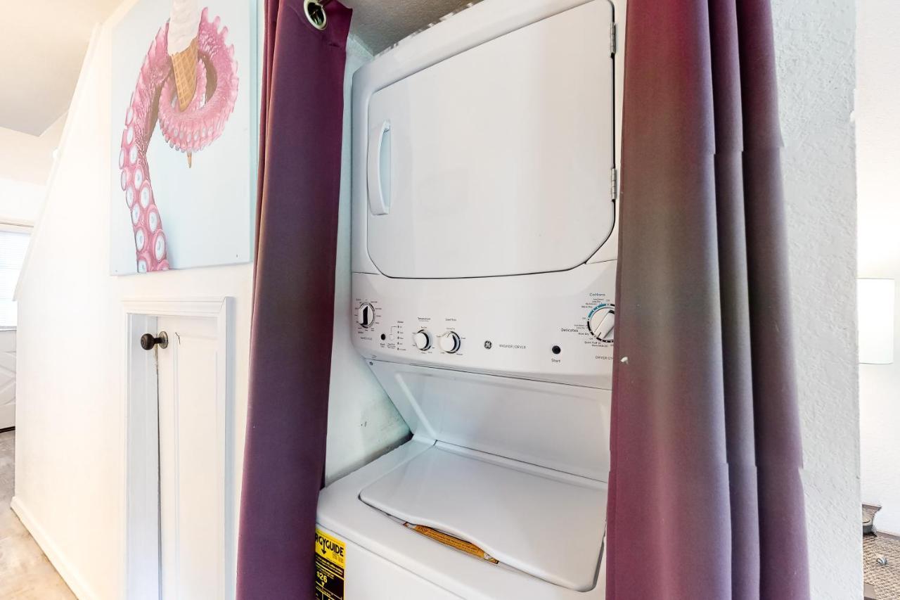 Retro Color Retreat Apartment *