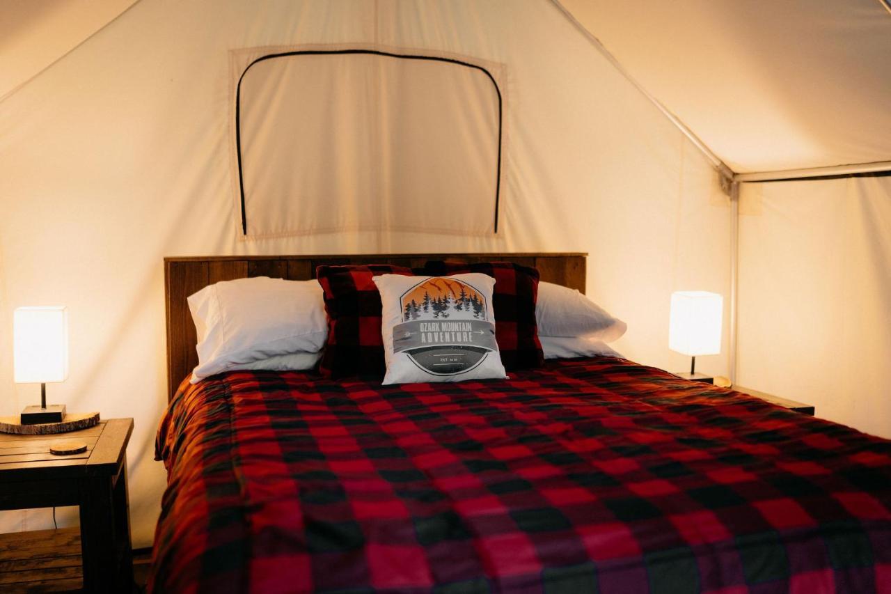 Luxury tent The Original On 53 Acres, Branson, Mo Branson
