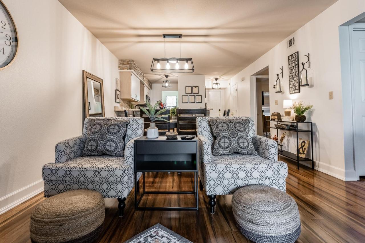 Evergreen Pointe Apartment