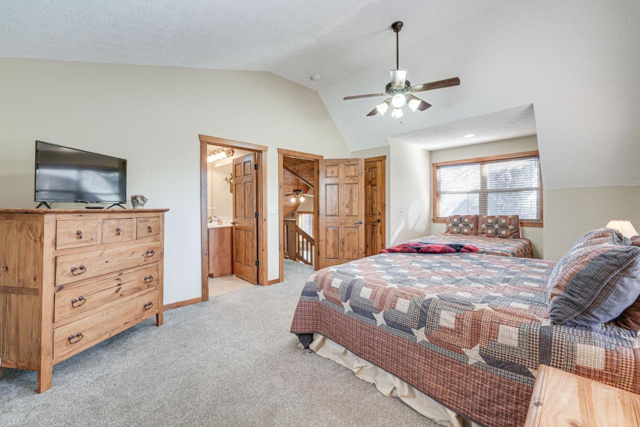 Holiday home Getaway - Near Silver Dollar City! *