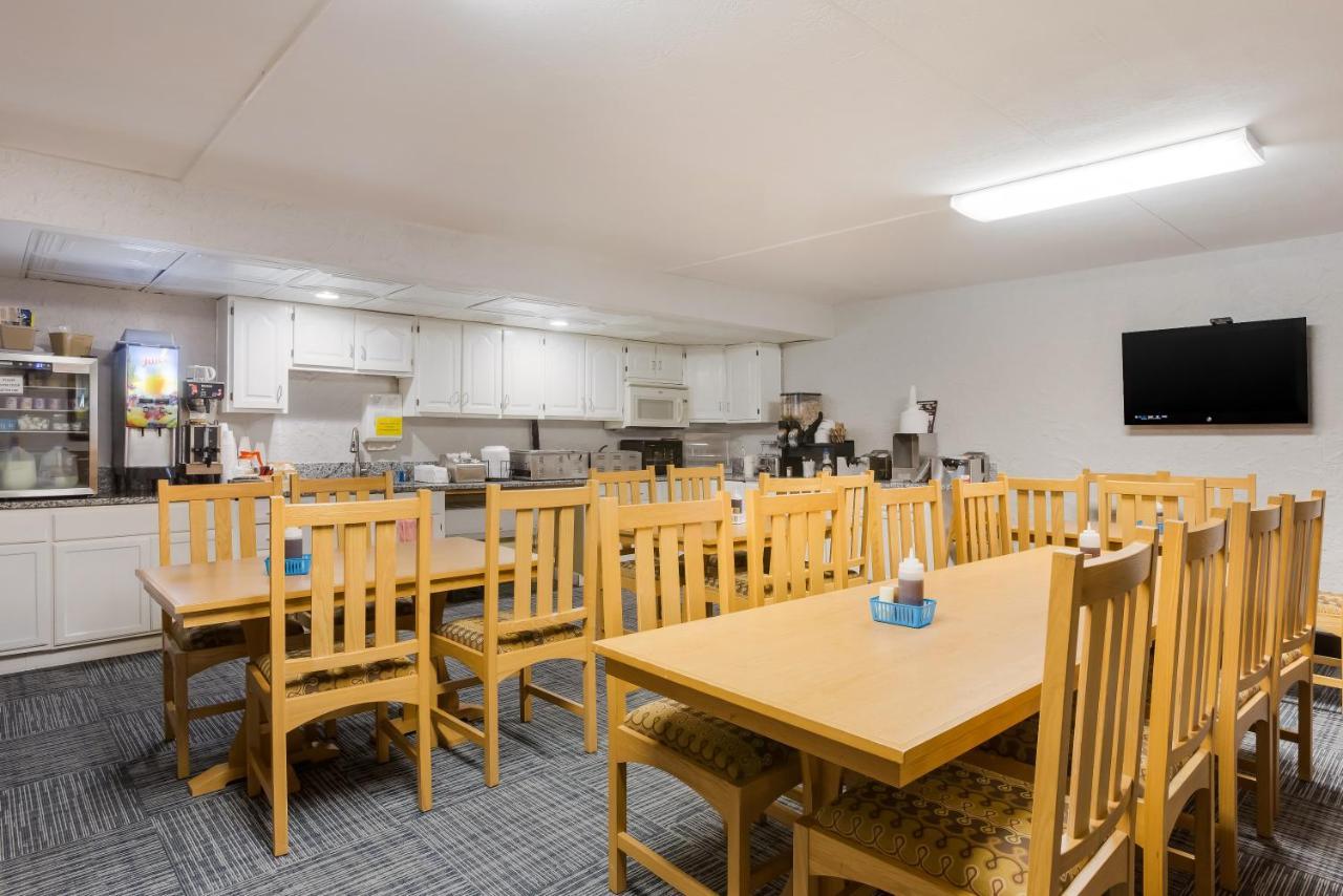 Rodeway Branson, Brick House 3*