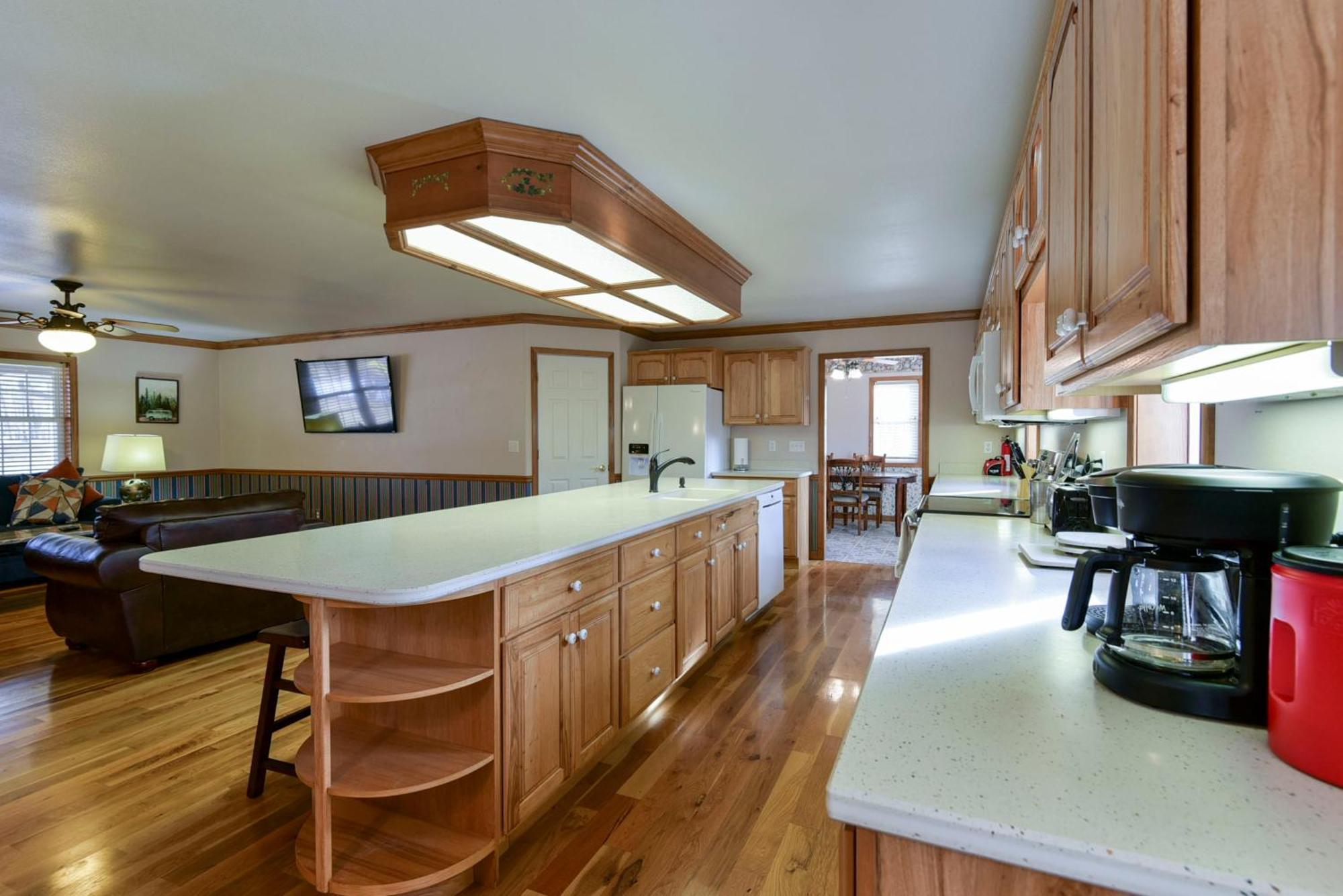 5 Bedroom Vacation Next To Silver Dollar Holiday home