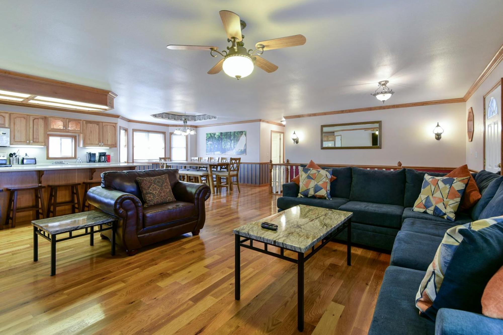 5 Bedroom Vacation Next To Silver Dollar Holiday home
