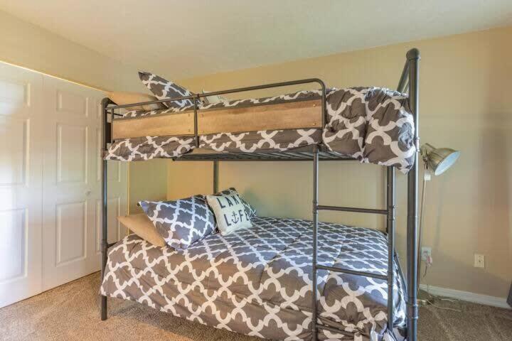 New Listing Luxury Villa Branson