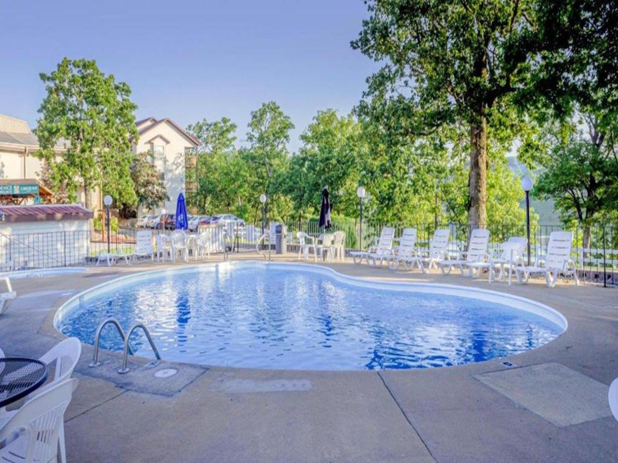 On Table Rock With Views And Pool And Wifi Near Silver Dollar Apartment Branson
