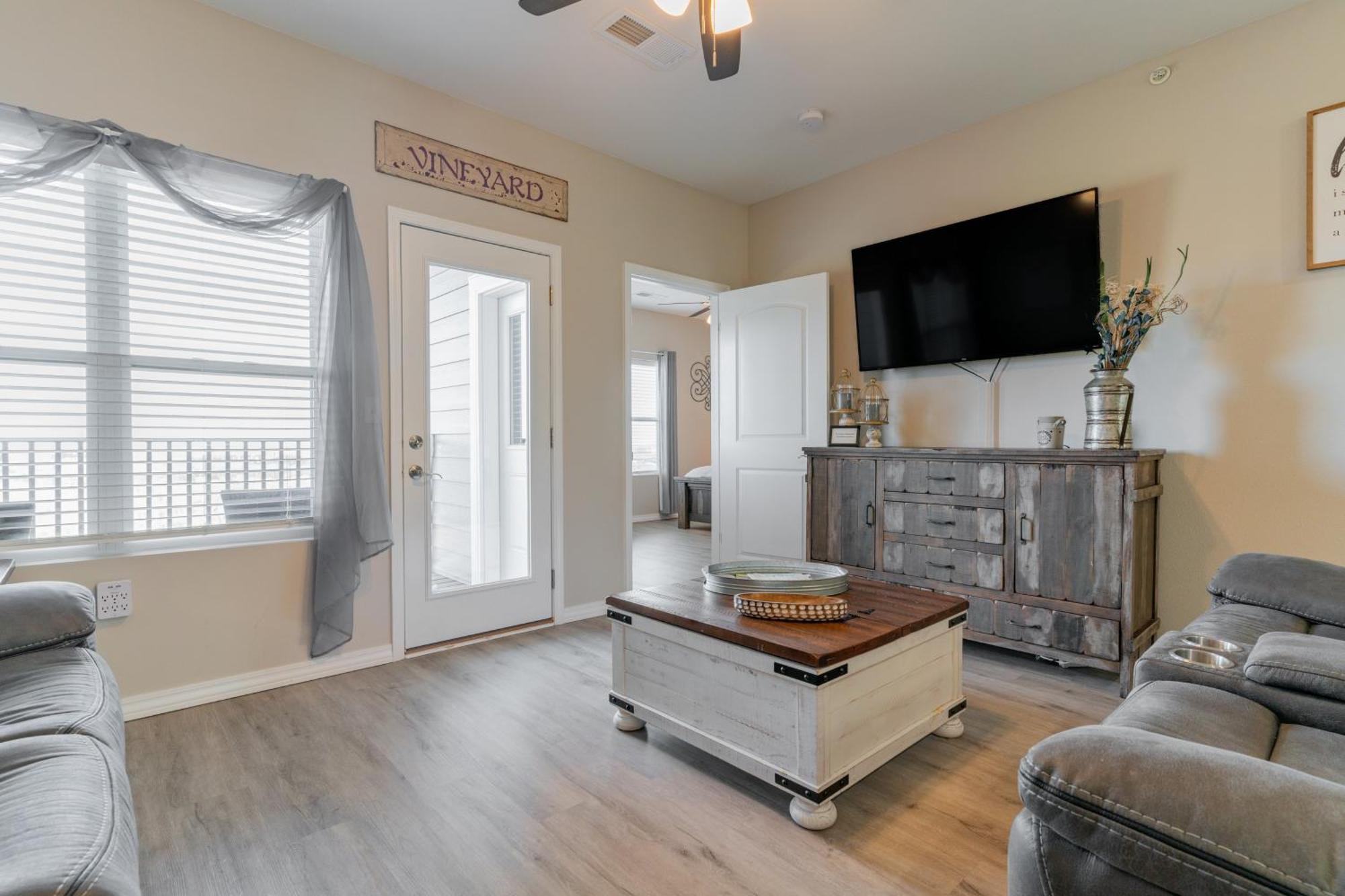 Near 76 Strip And Sdc - King Beds - Outdoor Pool - Free Attraction Tickets - V3301-6 Apartment *