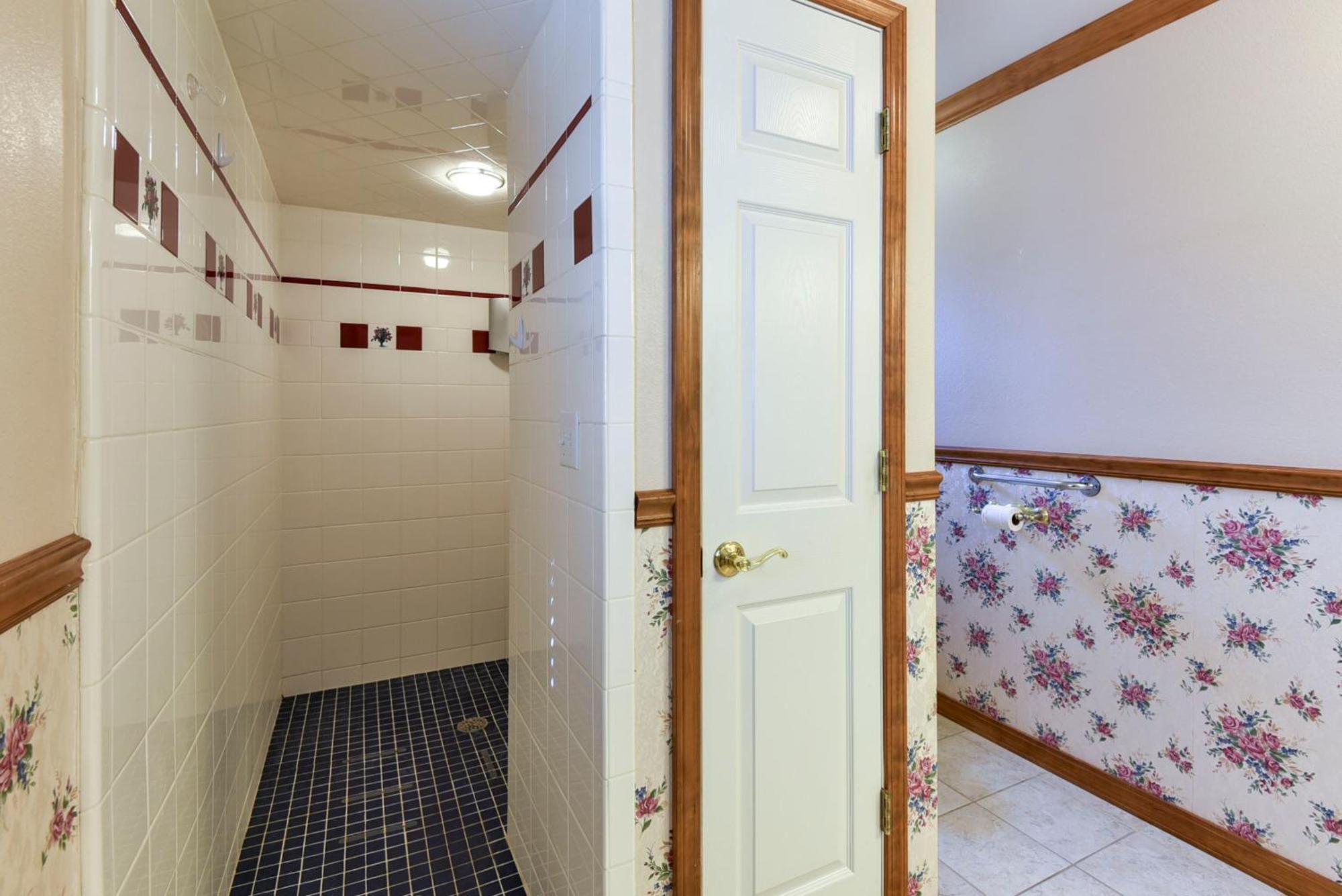 5 Bedroom Vacation Next To Silver Dollar Holiday home