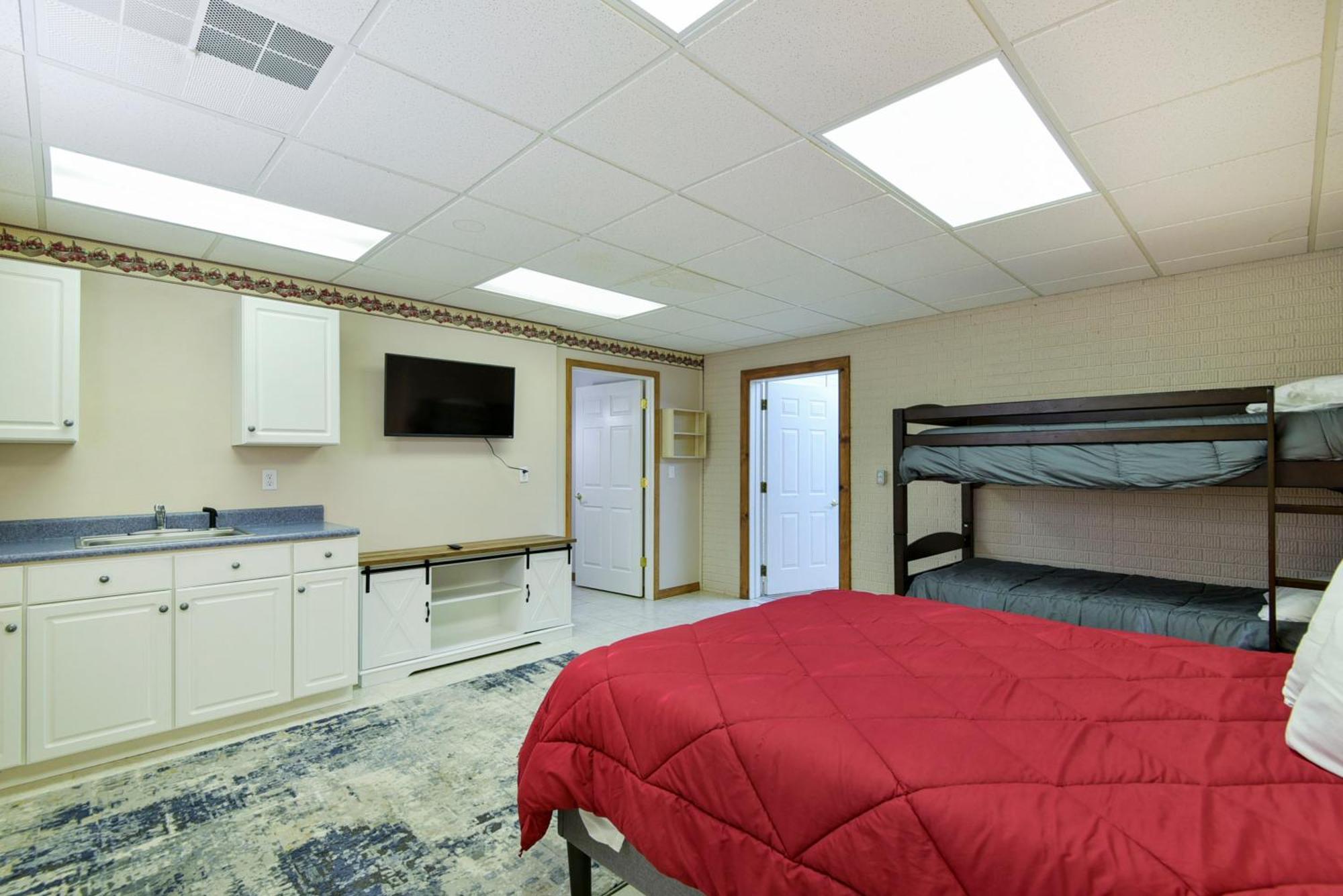 5 Bedroom Vacation Next To Silver Dollar Holiday home
