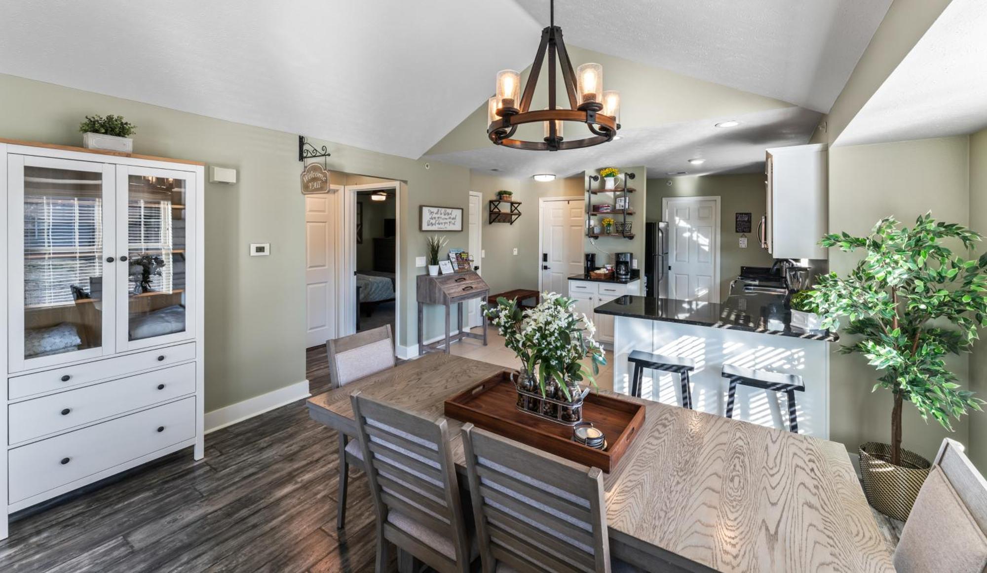 Golf On Site - Walk-in Shower - Jetted Tub - Free Attraction Tickets Included Branson