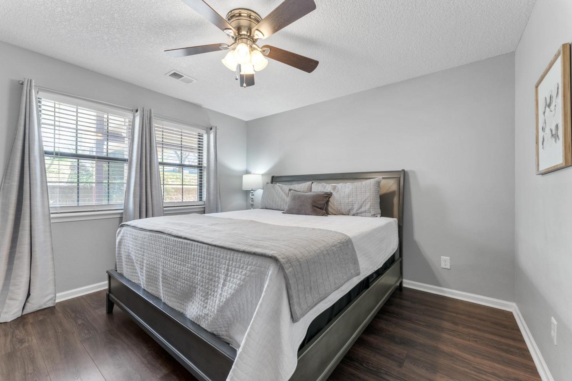 Free Silver Dollar & Other Attraction Tickets! Spacious, Great Location, Indoor & Outdoor Pools Apartment *