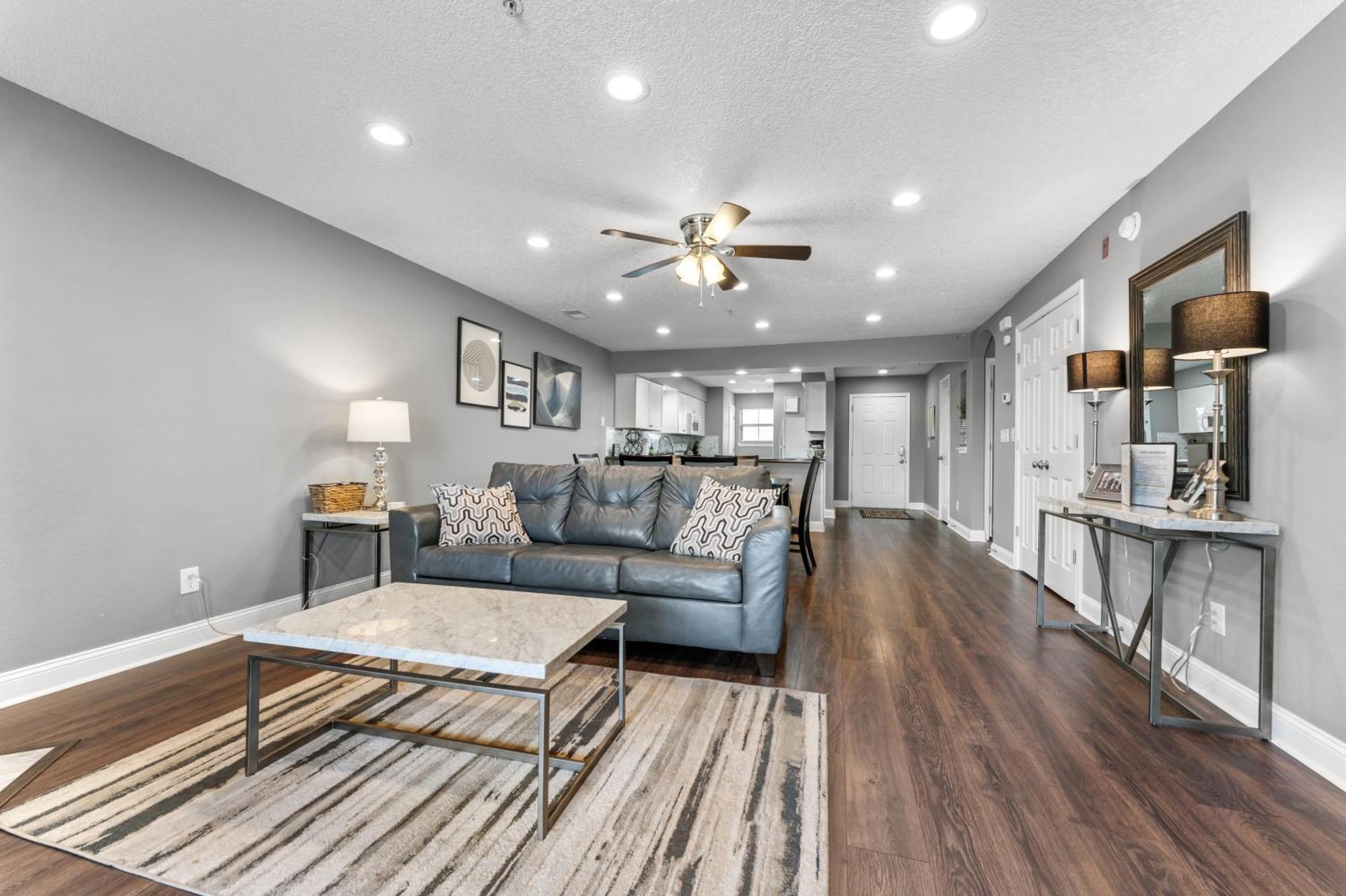 Apartment Free Silver Dollar & Other Attraction Tickets! Spacious, Great Location, Indoor & Outdoor Pools *