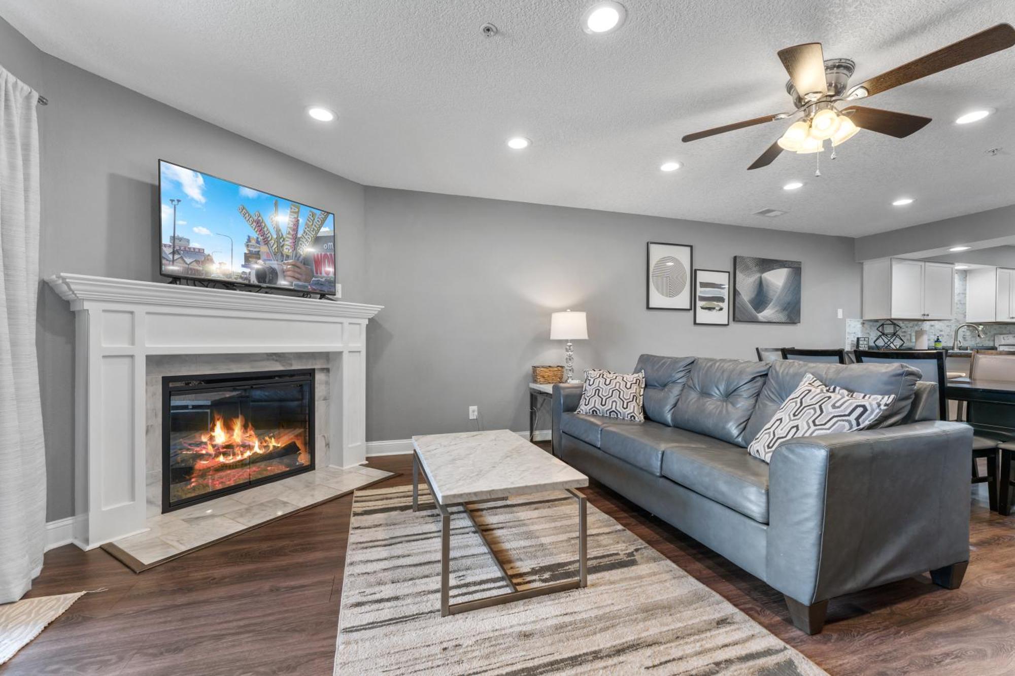 Apartment Free Silver Dollar & Other Attraction Tickets! Spacious, Great Location, Indoor & Outdoor Pools *