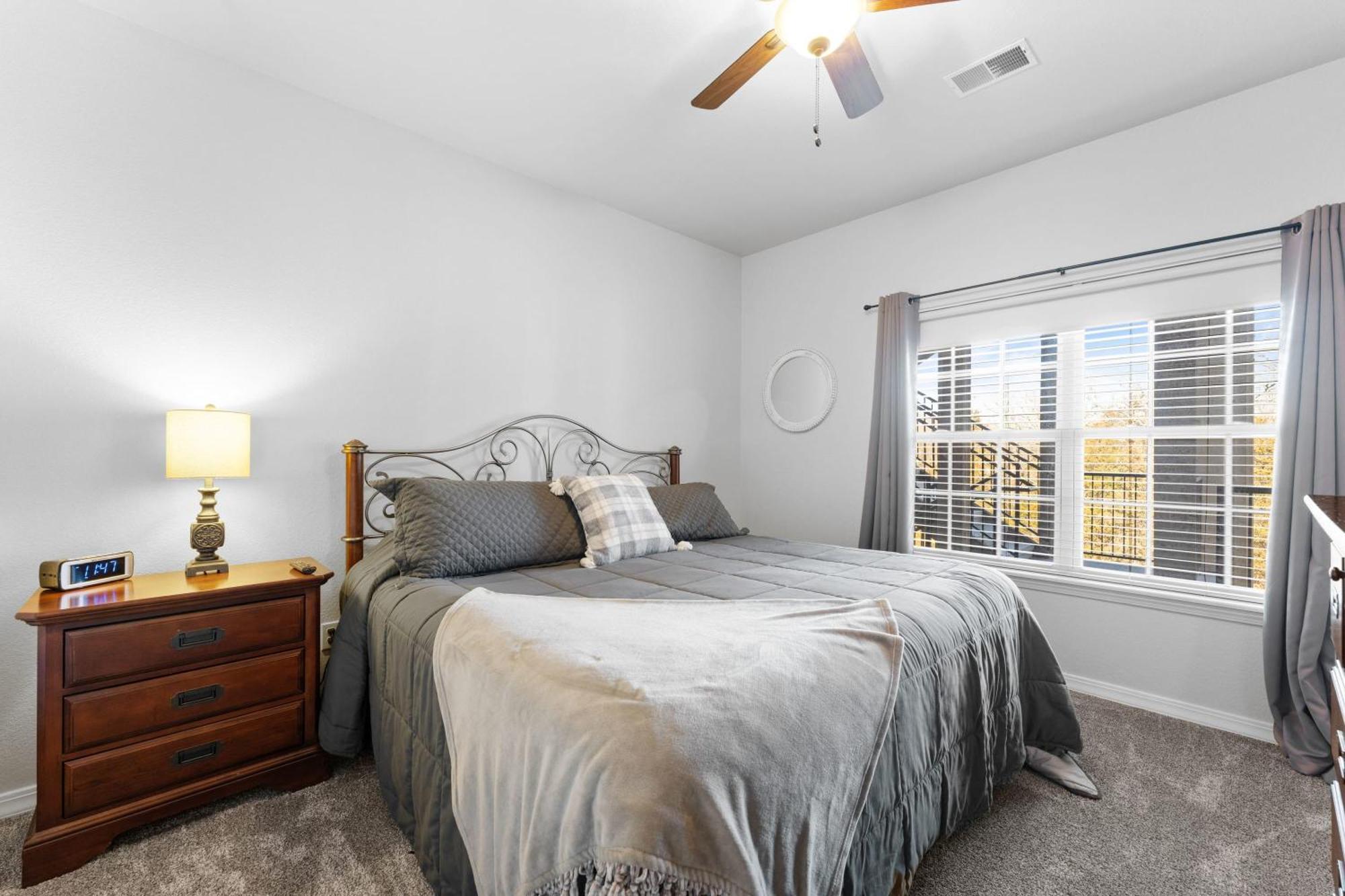Thousand Hills Golf View Walkin With Elevator And Close To 76 Apartment *