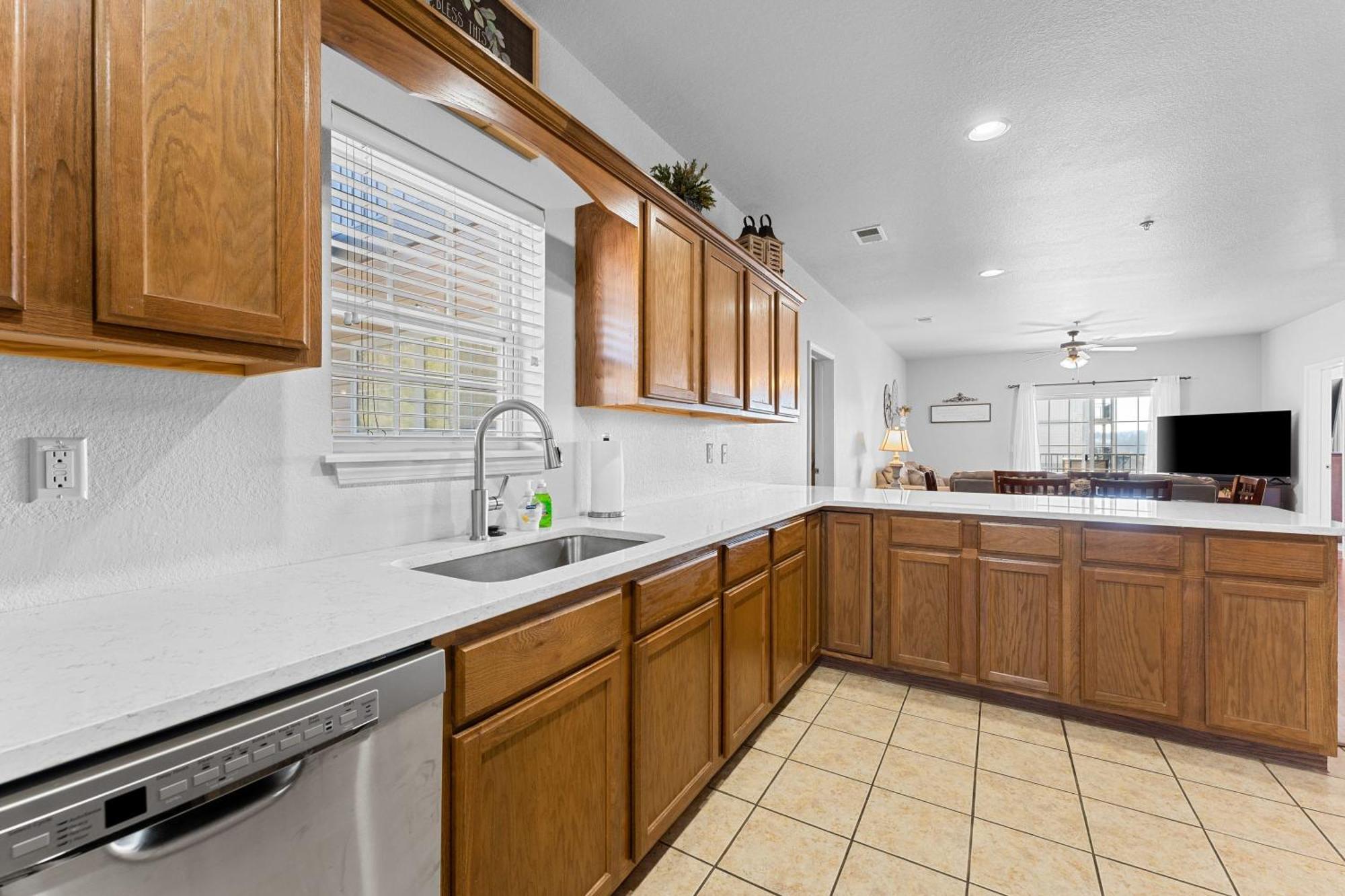 Apartment Thousand Hills Golf View Walkin With Elevator And Close To 76 *