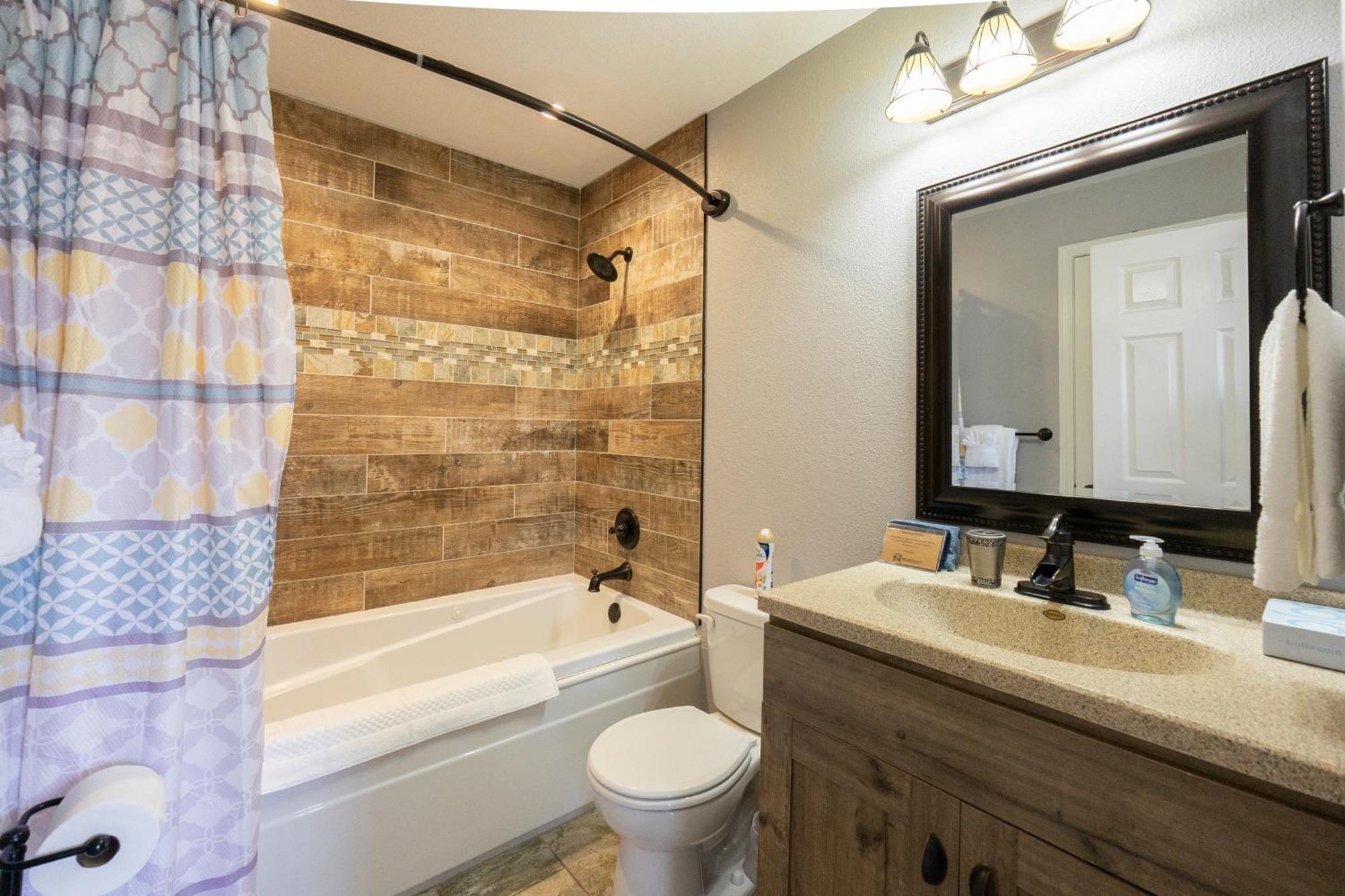 Holiday home 2br Walk-in - Near The 76 Strip - Free Wifi - Pool - Free Tickets Included - Clb-3