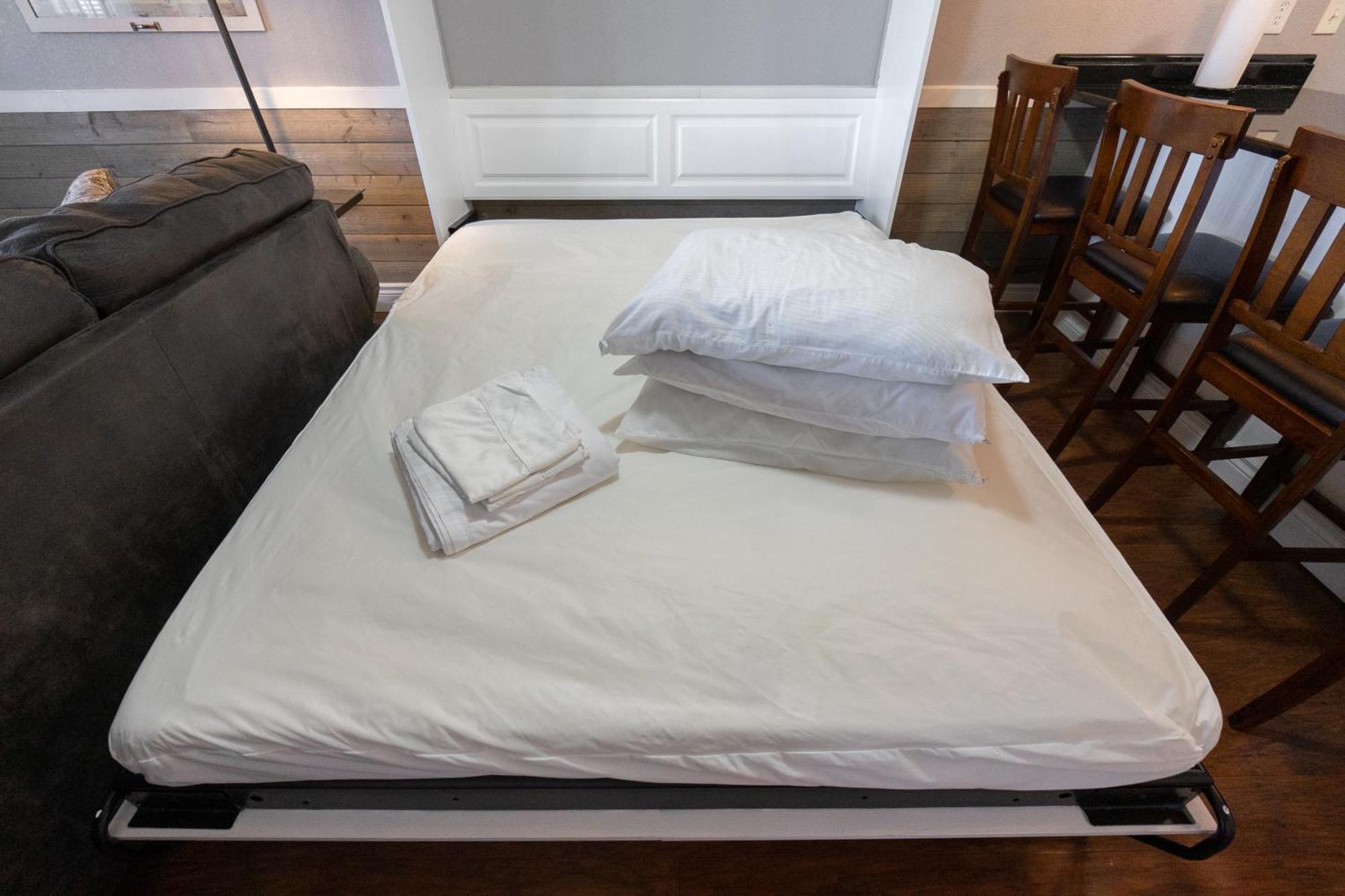 Holiday home 2br Walk-in - Near The 76 Strip - Free Wifi - Pool - Free Tickets Included - Clb-3