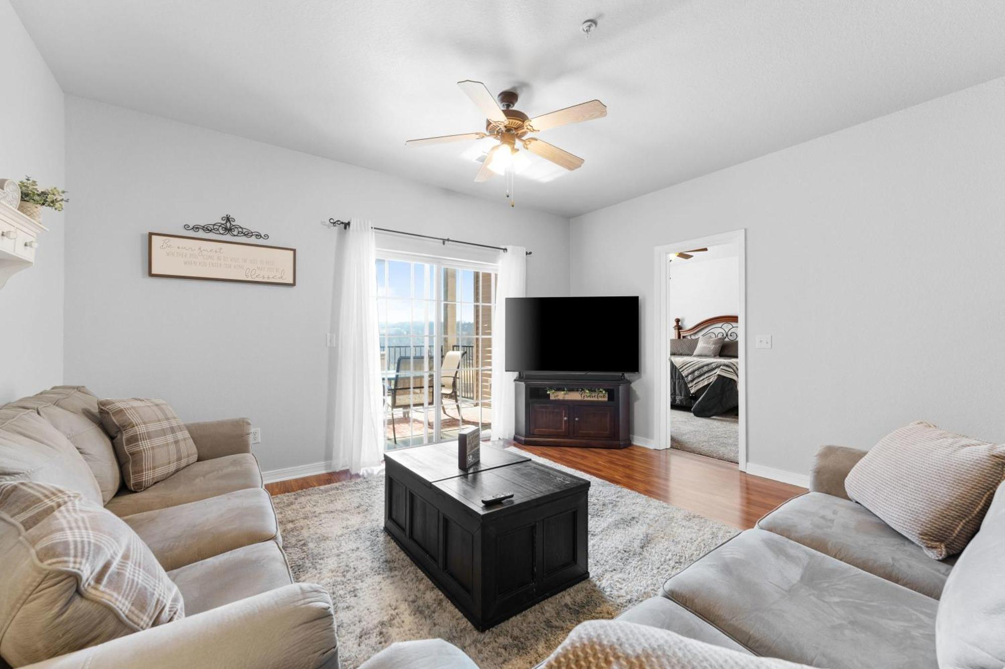 Apartment Thousand Hills Golf View Walkin With Elevator And Close To 76 Branson