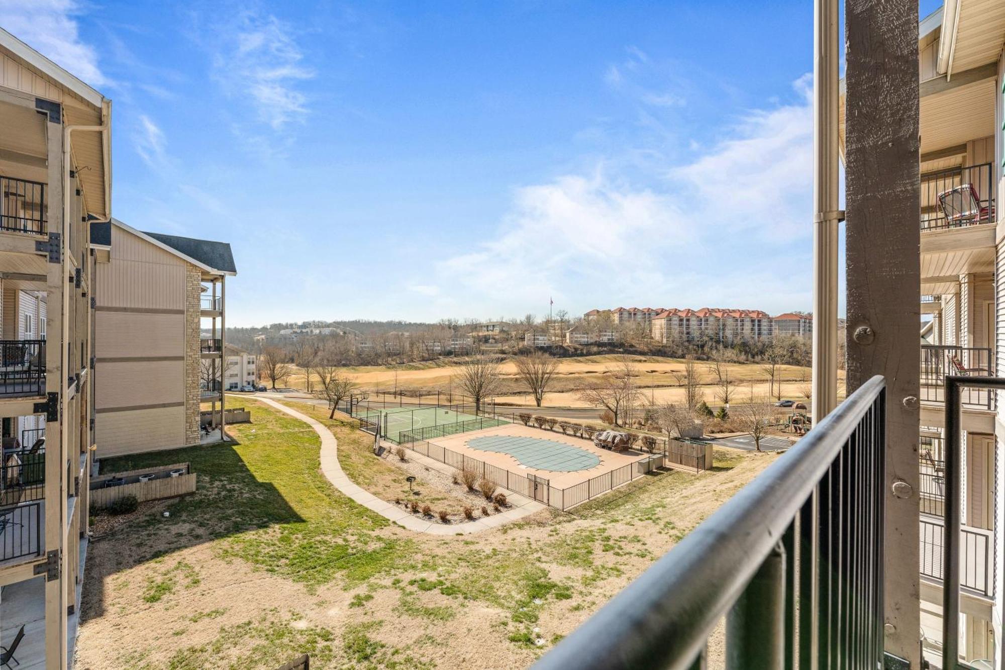 Thousand Hills Golf View Walkin With Elevator And Close To 76 Apartment