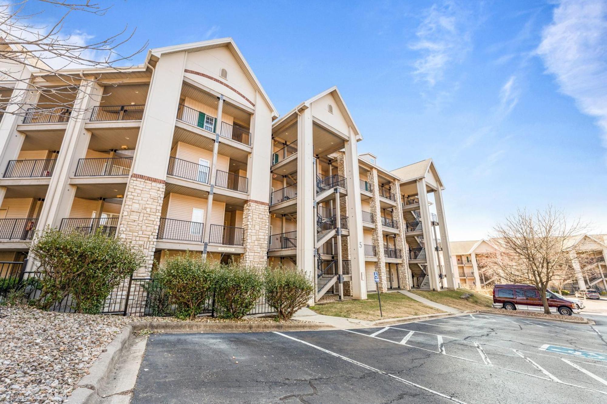 Thousand Hills Golf View Walkin With Elevator And Close To 76