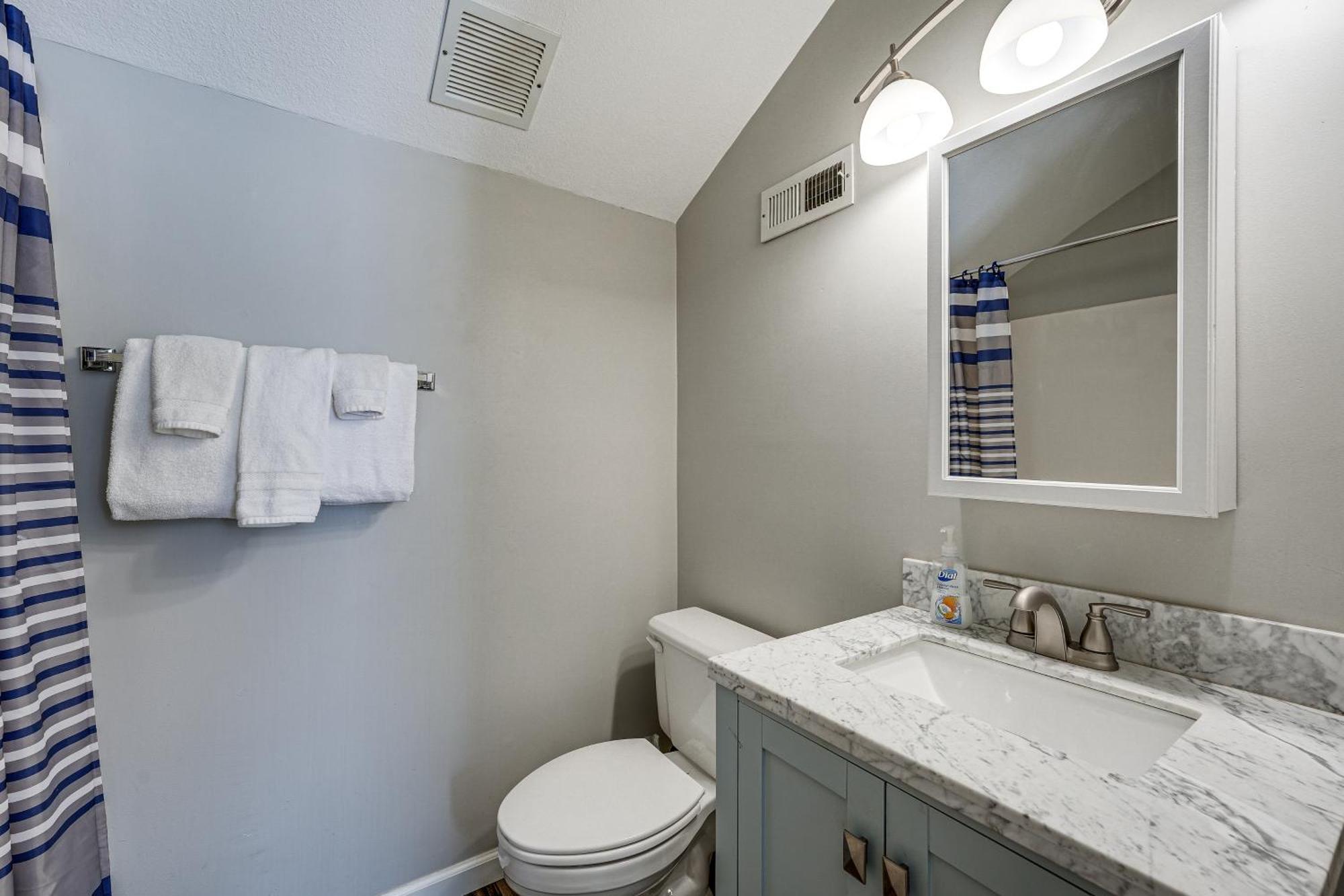 Lakefront Penthouse With Amenities! * Branson