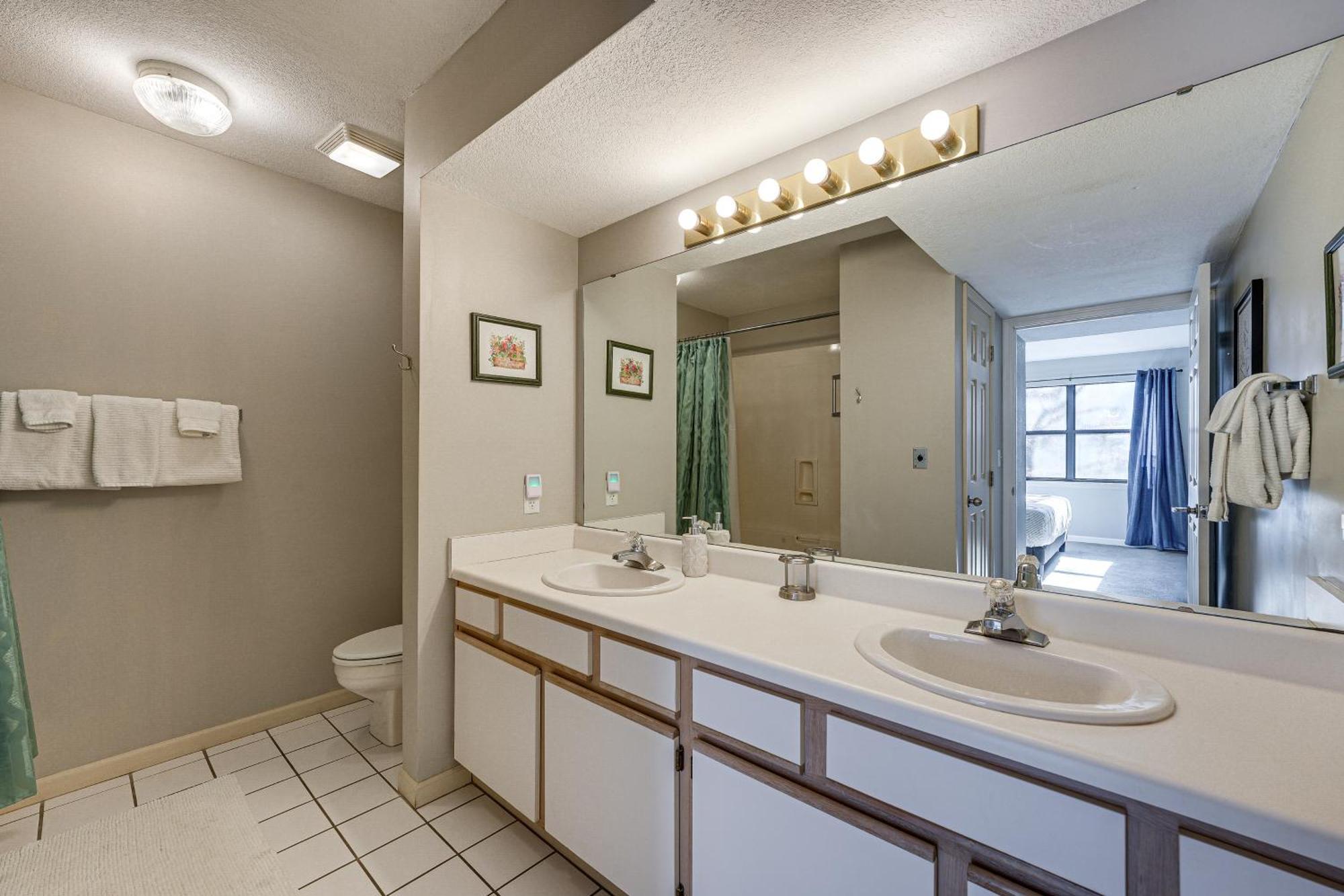 Lakefront Penthouse With Amenities! * Branson