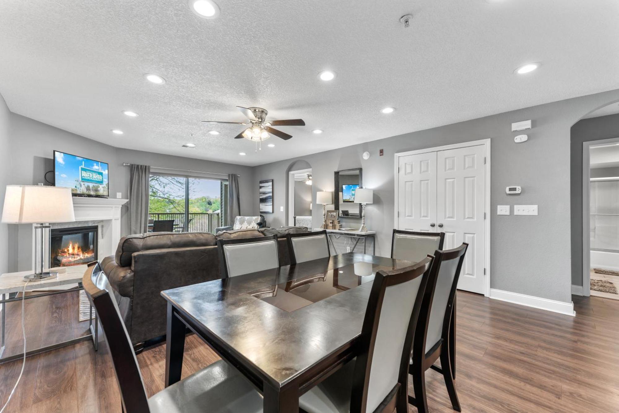 Free Daily Attractions Including Silver Dollar City! Spacious, Centrally Located, 2 Pools Holiday home Branson