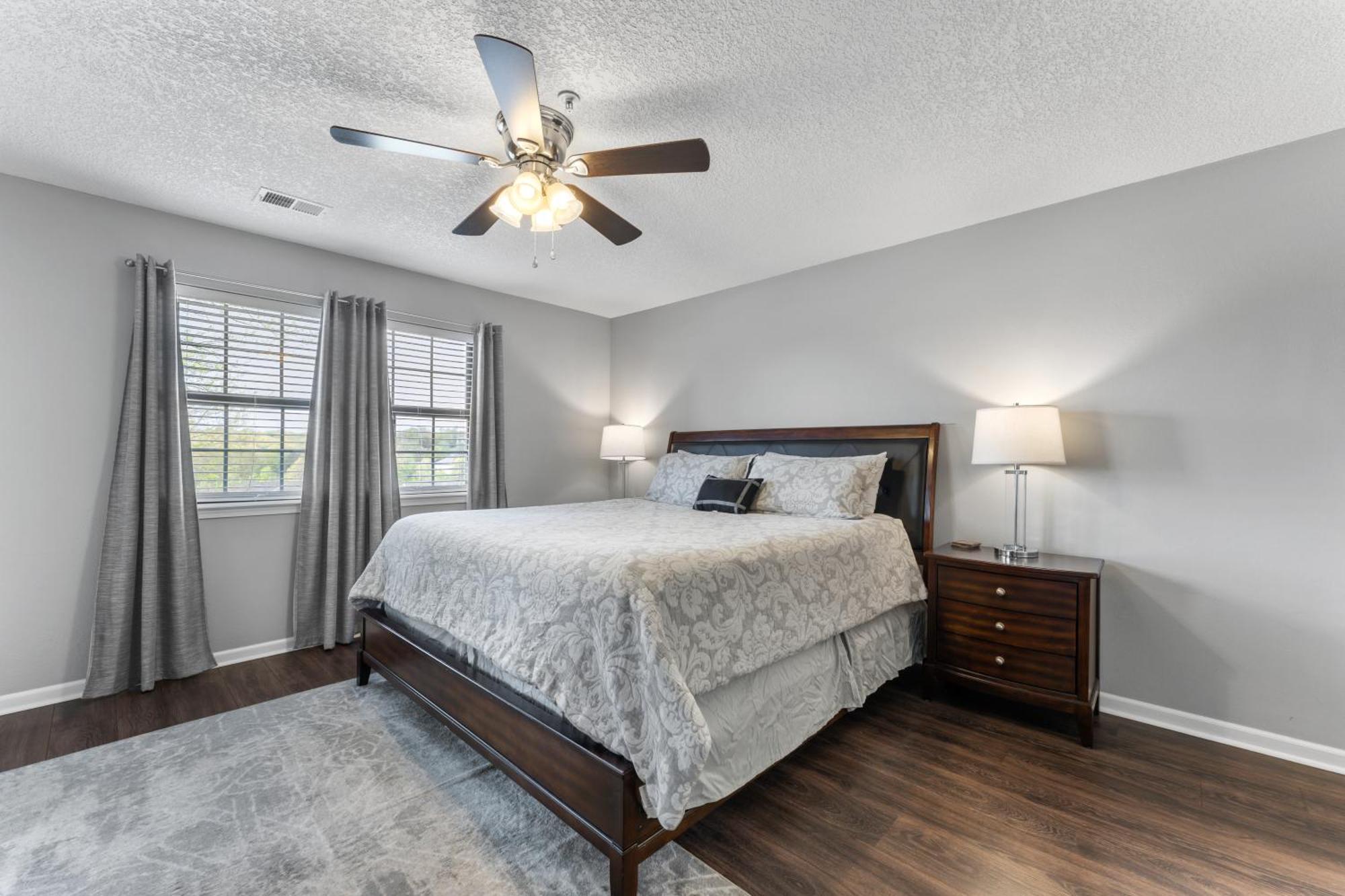 Free Daily Attractions Including Silver Dollar City! Spacious, Centrally Located, 2 Pools *