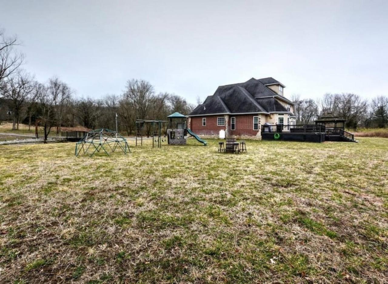 Holiday home Free Attraction Tickets! Trout Fishing! Private Dock! Large Family Gathering *