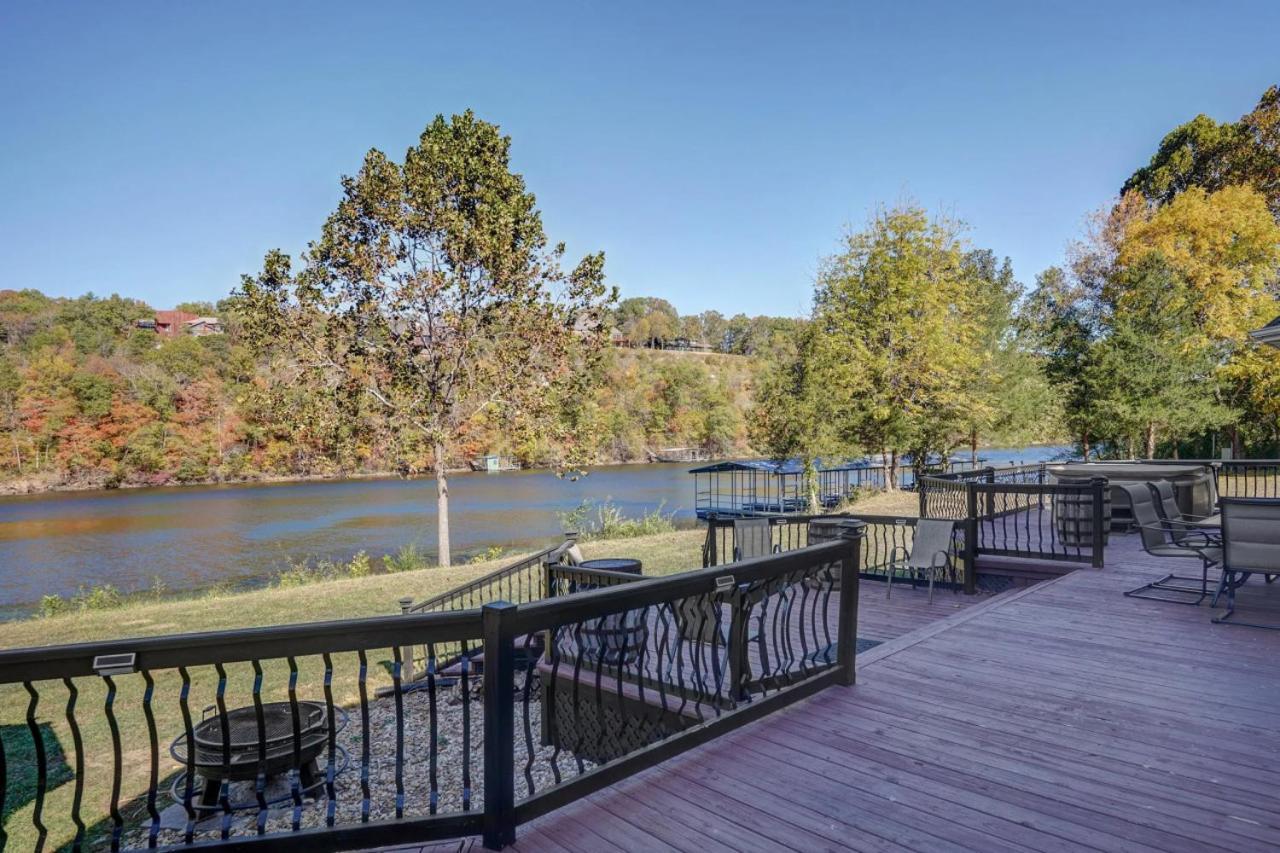 Holiday home Free Attraction Tickets! Trout Fishing! Private Dock! Large Family Gathering Branson