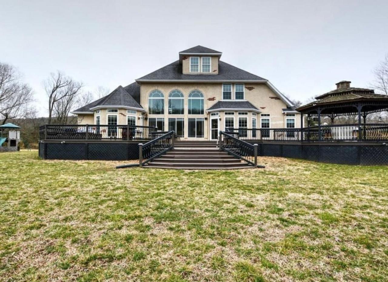 Holiday home Free Attraction Tickets! Trout Fishing! Private Dock! Large Family Gathering