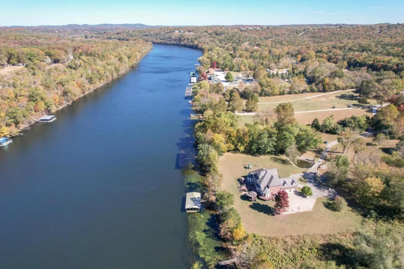 Free Attraction Tickets! Trout Fishing! Private Dock! Large Family Gathering * Branson