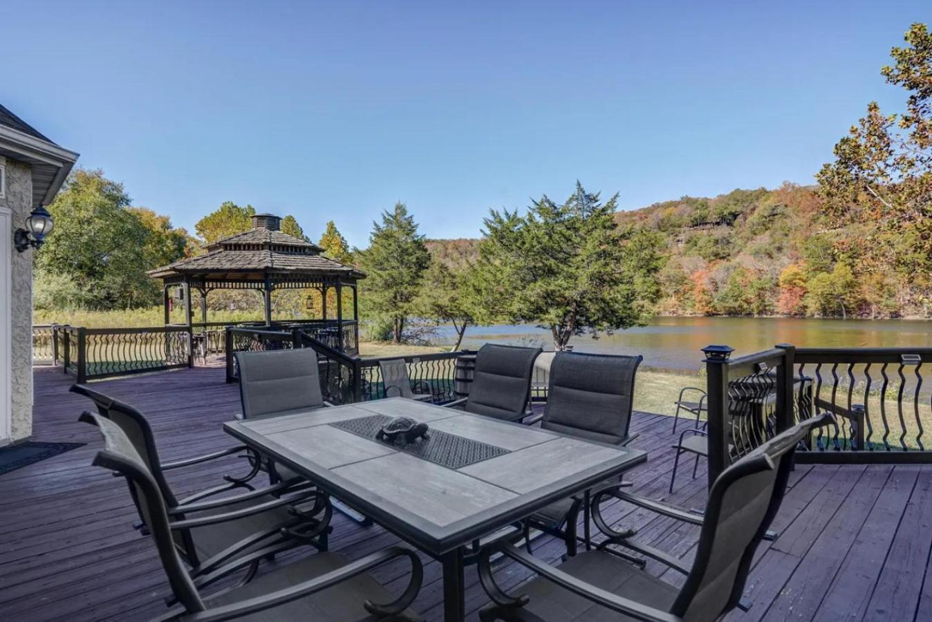Free Attraction Tickets! Trout Fishing! Private Dock! Large Family Gathering Holiday home Branson