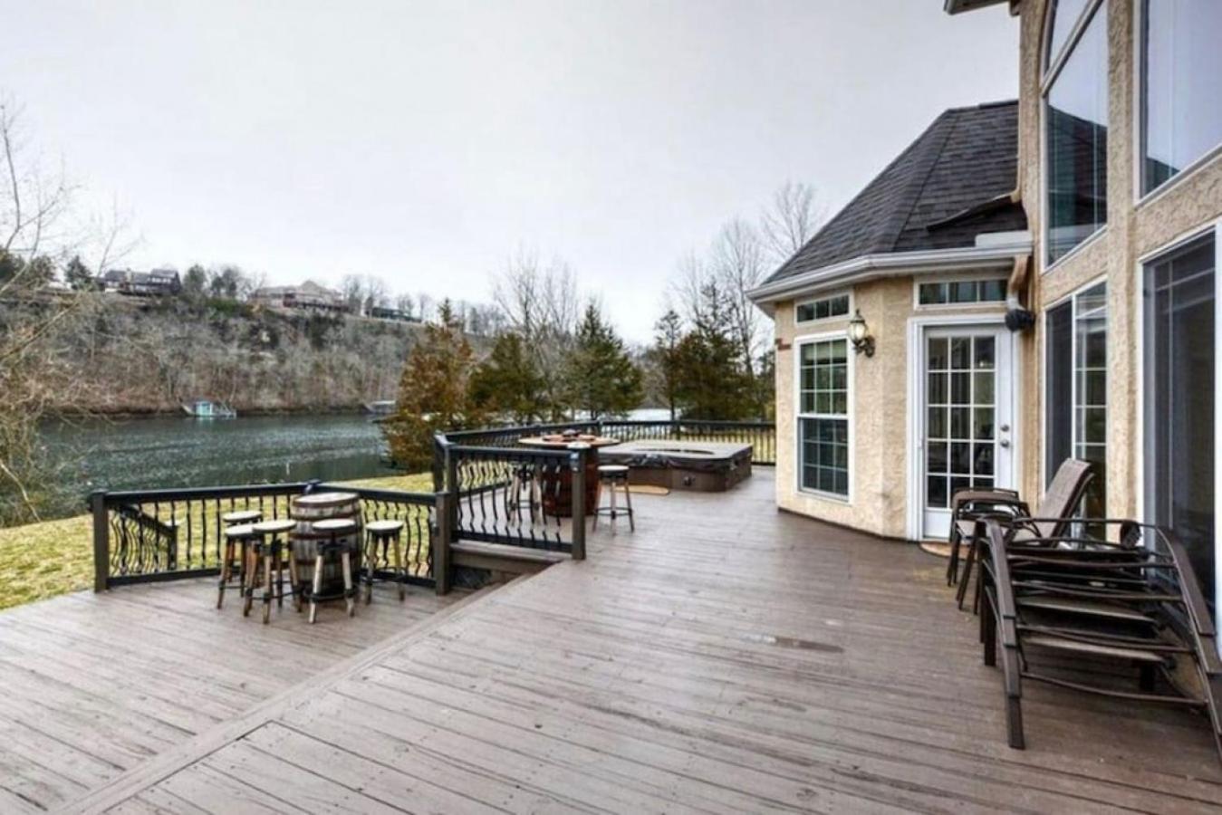 Free Attraction Tickets! Trout Fishing! Private Dock! Large Family Gathering *