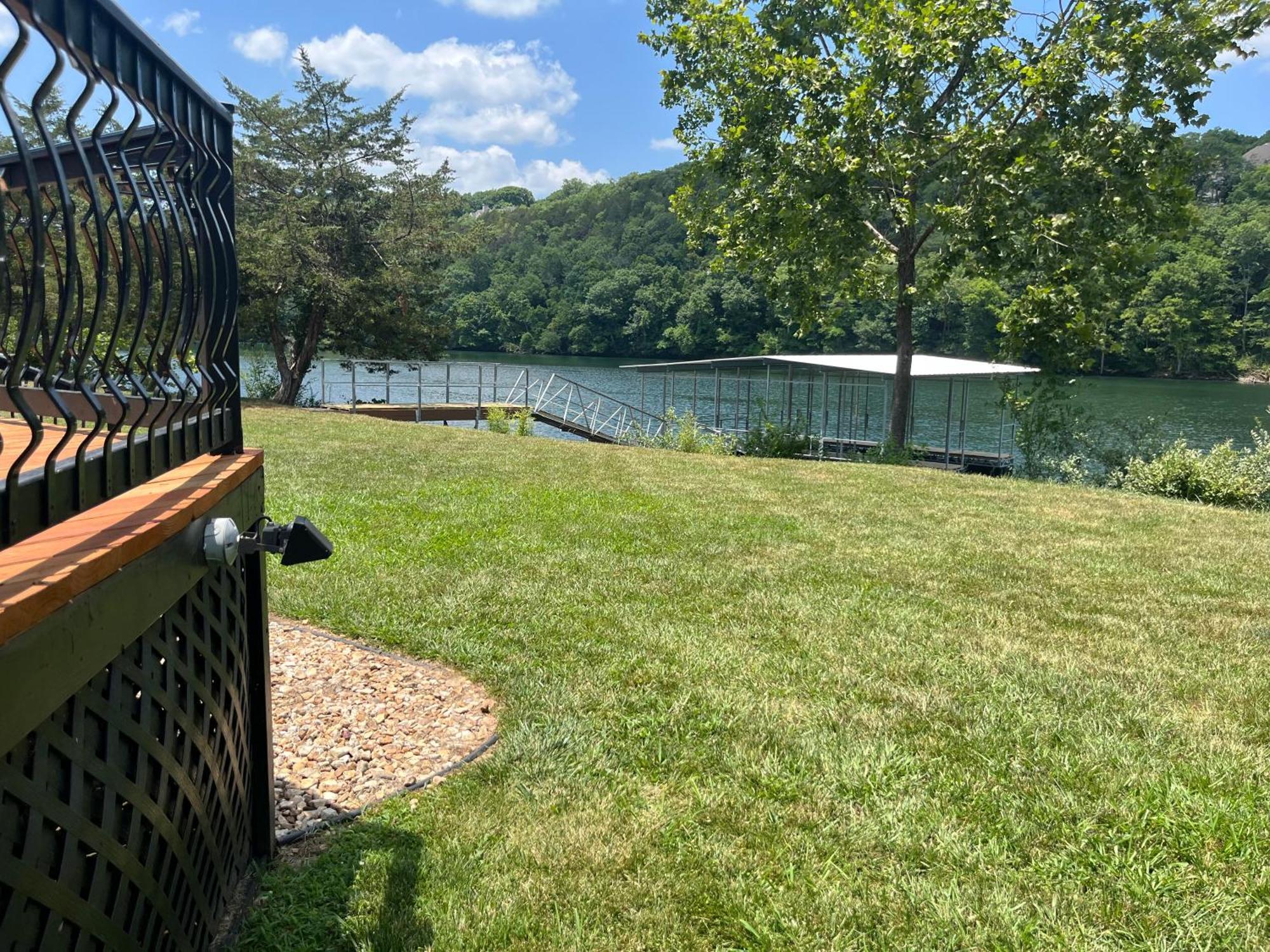 Free Attraction Tickets! Trout Fishing! Private Dock! Large Family Gathering *