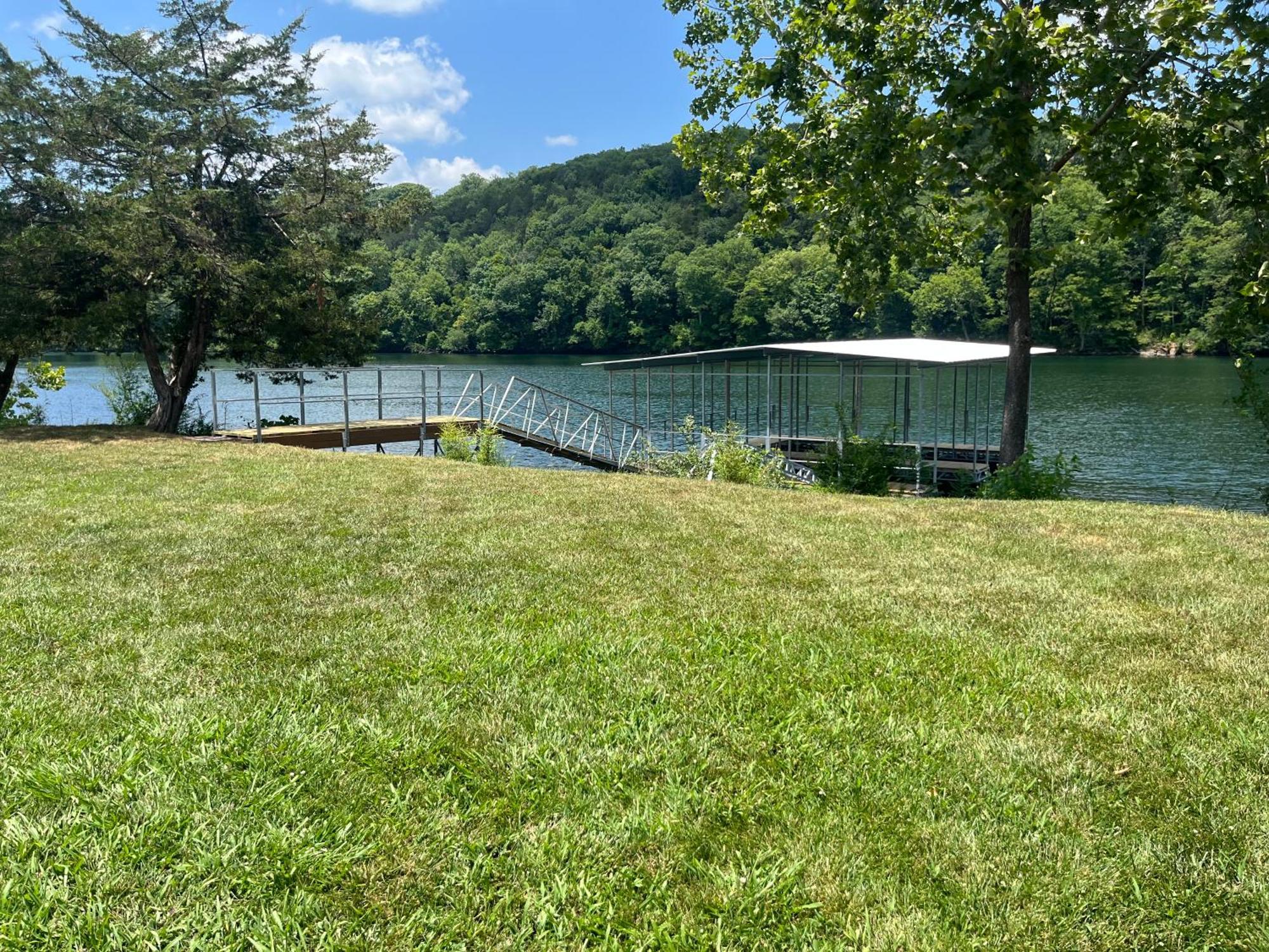 Holiday home Free Attraction Tickets! Trout Fishing! Private Dock! Large Family Gathering Branson