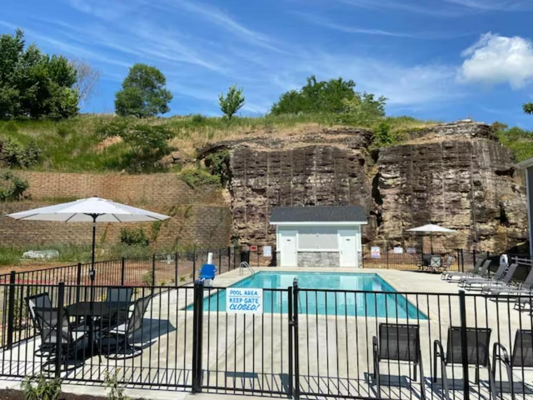 Apartment Near 76 Strip And Sdc - King Beds - Outdoor Pool - Free Attraction Tickets - V3301-6 *