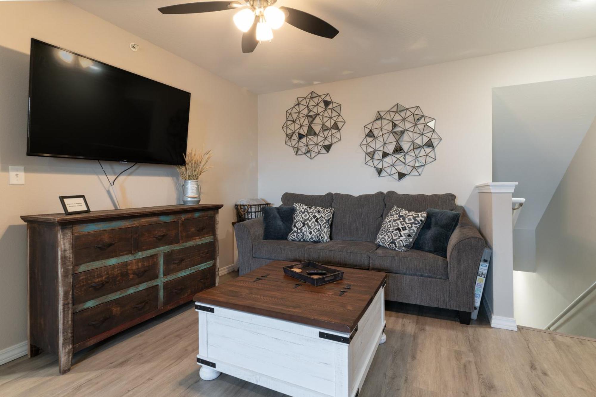 Apartment Near 76 Strip And Sdc - King Beds - Outdoor Pool - Free Attraction Tickets - V3301-6 Branson