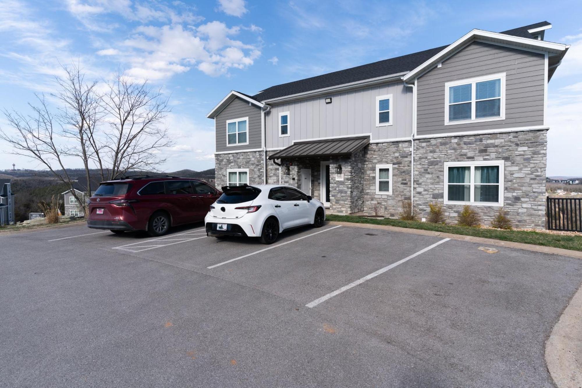 Apartment Near 76 Strip And Sdc - King Beds - Outdoor Pool - Free Attraction Tickets - V3301-6 Branson